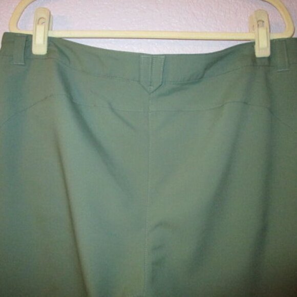 Jack Wolfskin ACTIVATE Bermuda Size L SHORTS Light ZIP POCKET Stretch HIGH RISE - Picture 9 of 12